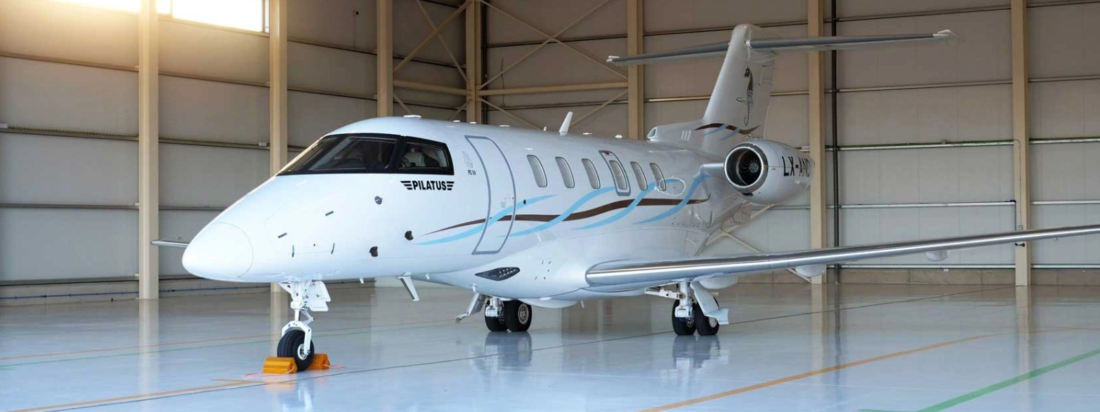 JetConsult: Viajes de lujo con Andorra Aviation Group En el mundo de la aviación business, pocas empresas han sabido combinar la pasión por la excelencia con el compromiso de servicio como JetConsult, orgullosa filial del Andorra Aviation Group. Ubicado en el corazón de los Pirineos, el aeropuerto de Andorra-Seu d'Urgell se ha convertido en una puerta exclusiva para los viajeros que buscan el lujo en el cielo. Con vuelos chárter en todo el mundo y su propio avión Pilatus PC24, JetConsult se ha hecho un hueco en el sector y ofrece una experiencia sin igual. El Andorra Aviation Group JetConsult forma parte del Andorra Aviation Group, una organización que ha redefinido los estándares de la aviación en el precioso país de Andorra. Con un enfoque implacable en la seguridad, la eficiencia y la satisfacción del cliente, el grupo se ha establecido como una fuerza sólida en el sector europeo de la aviación. El aeropuerto de Andorra-Seu d'Urgell, situado en un impresionante entorno natural, ofrece un marco impresionante para esta ambiciosa empresa. Alquiler de jets privados Uno de los puntos fuertes de la cartera de servicios de JetConsult es su servicio de alquiler de jets privados. Tanto si viajas por negocios como por placer, 