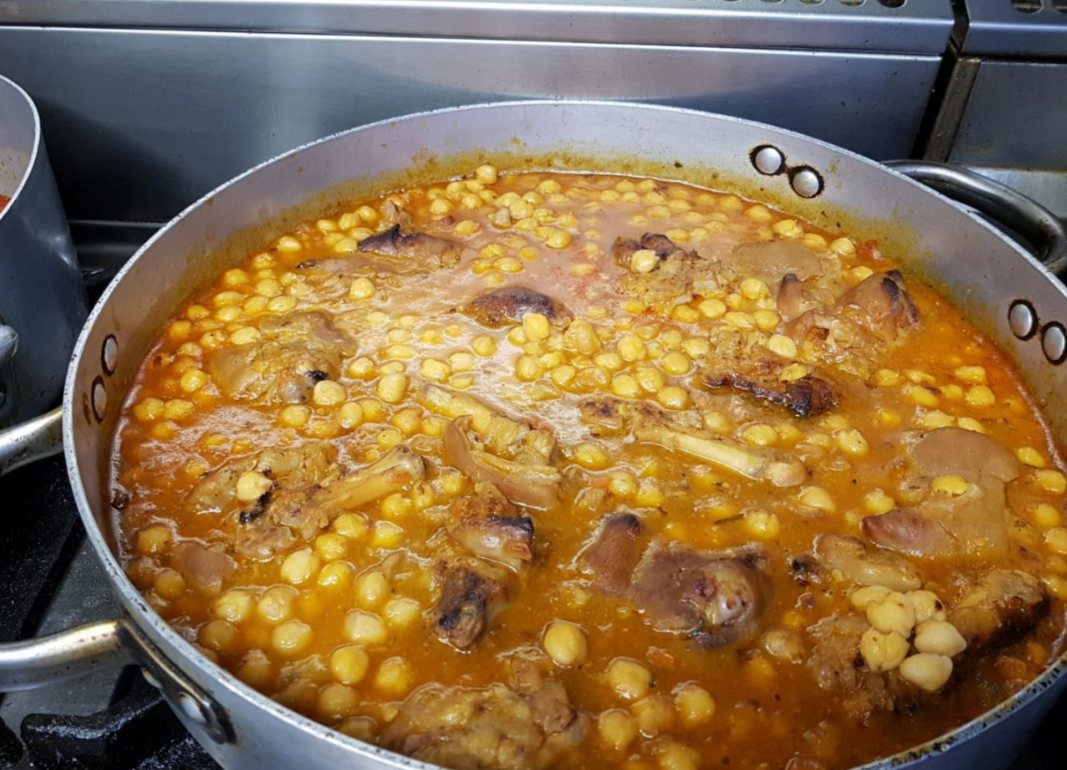 El restaurant La Brasa Grillada és una empresa fundada l’any 1967 per Ernest Sánchez i Maria Grau, pares dels actuals gerents. En Joan, com a sommelier i responsable del servei, juntament amb el seu germà Narcís al capdavant dels fogons. Esperem fer-vos gaudir de la nostra nova cuina tradicional i degustar els plats de sempre de manera singular.  Estem ubicats a la Ctra. Provincial, núm. 97 de Cassà de la Selva (Girona), a 15 km. de Girona direcció Sant Feliu de Guíxols.